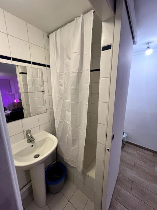 Studio Charmant Centre Ideal Париж Экстерьер фото